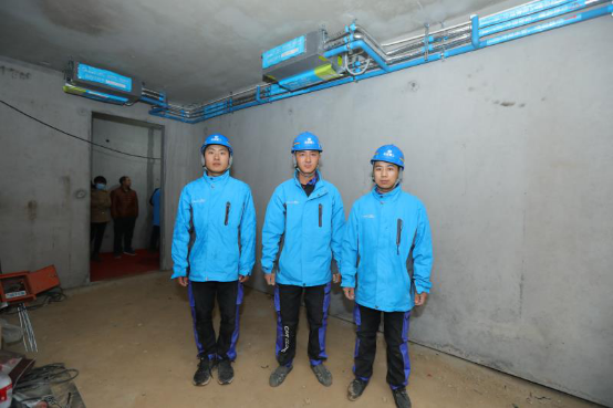 “比武”大会现场的安装工程师.png